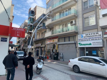 MENEMEN MERKEZ DE CADDE ÜSTU 75 M2 DÜKKAN